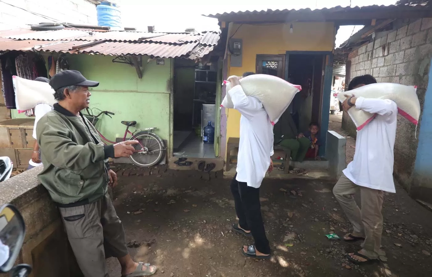 Jokowi Pastikan Bantuan Beras 10 Kg Terus Berlanjut Sampai Juni 2024