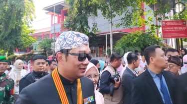 Ridwan Kamil Iseng Rekam Sepasang Kekasih di Lampu Merah, Ujungnya Ditodong Jadi Saksi Nikah