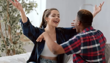 Orang yang Memilih Tetap Berteman dengan Mantan Pacar, Biasanya Punya 4 Alasan Ini, Apakah Kamu Salah Satunya?