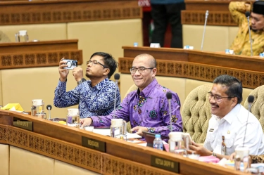 Pengunduran Diri Caleg Terpilih Dilakukan Lima Hari setelah Ditetapkan sebagai Calon Kepala Daerah
