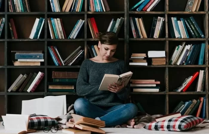 Bukan Anti Sosial! Ini 6 Kualitas Perempuan yang Punya Sedikit Teman, Cerdas hingga Mandiri