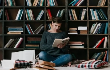 Bukan Anti Sosial! Ini 6 Kualitas Perempuan yang Punya Sedikit Teman, Cerdas hingga Mandiri