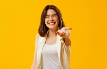 Jarang Tunjukkan Kesedihan, 5 Zodiak Ini Selalu Tampil Bahagia dan Ceria, Siapa Saja?