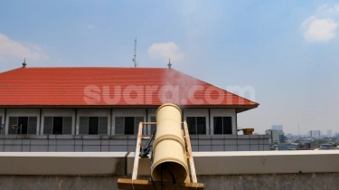 Polusi Udara di Jakarta Kembali Memburuk, Heru Bakal Minta Gedung-gedung Aktifkan Water Mist Lagi