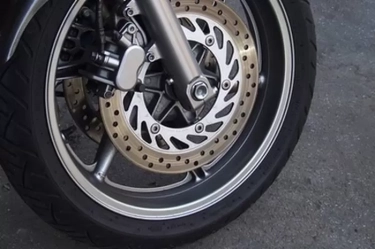 Bisa Bukan Berarti Terampil, Berikut Tips Menggunakan Rem Sepeda Motor yang Tepat dan Aman