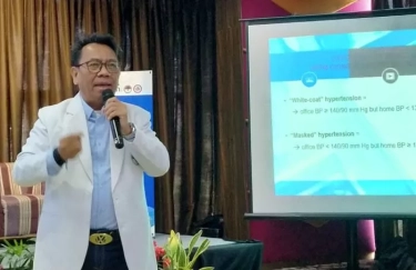 OMRON Healthcare Indonesia Donasikan 500 Unit Alat Tensi untuk Dokter dan Klinik di Jawa Timur