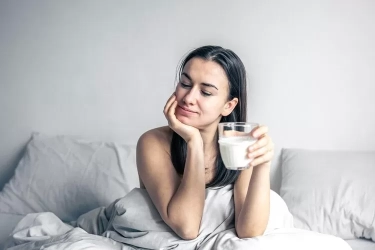 Salah Satunya Minum Susu, Simak 7 Jenis Makanan yang Ampuh Mengatasi Insomnia
