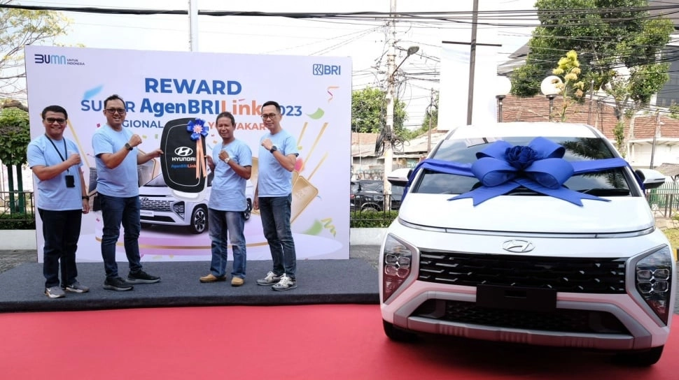 BRI Bagikan Mobil untuk AgenBRILink Berprestasi di Yogyakarta