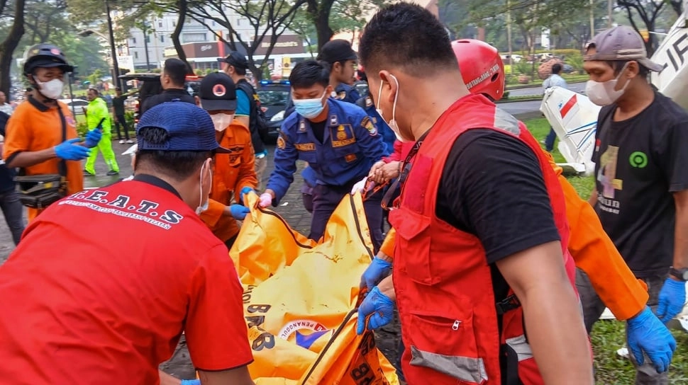 Duka Menyelimuti, 3 Jenazah Korban Pesawat Latih Jatuh di BSD Diserahkan ke Keluarga
