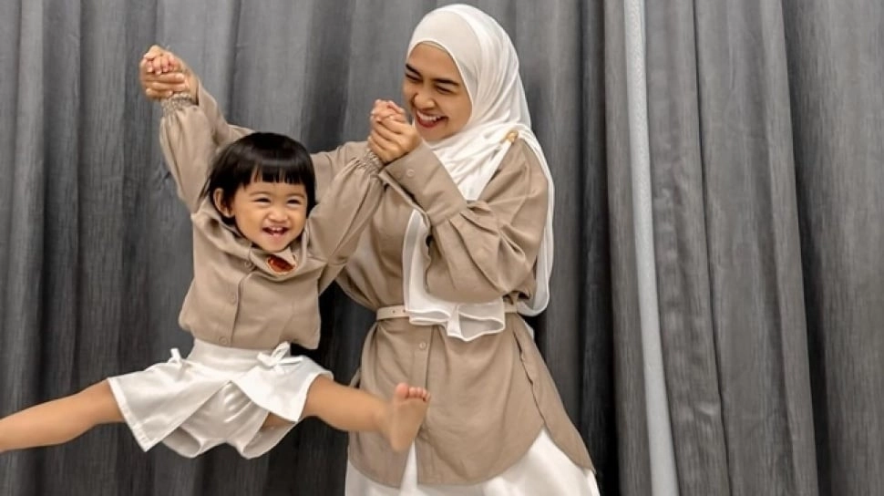 Gemasnya Moana Pakai Seragam Sekolah, Harga Tas Anak Ria Ricis Cuma Segini