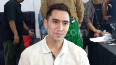 Nggak Cuma Belikan Ibu Tiri Mobil, Verrell Bramasta Juga Hadiahi Adik Sambung Liburan ke Hong Kong