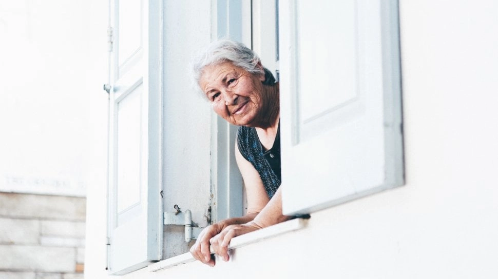 Bukan Mistis, Ini 8 Arti Mimpi Nenek Meninggal: Merindukan Sosok Hangat!