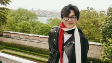 5 OOTD Semi Formal dan Kasual untuk Liburan ala Gus Zizan, Diduga Ciuman dan Dugem