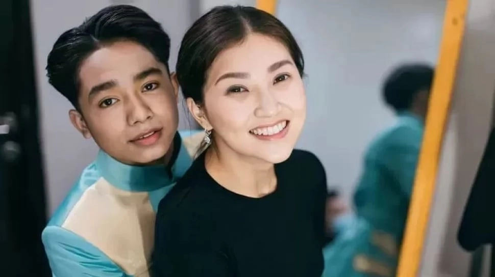 Bukan Cuma Ke Sarwendah, Betrand Peto Juga Cium dan Peluk Nenek di Kampung: Tanda Love Language Physical Touch?