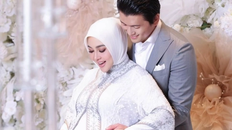 Syahrini dan Reino Barack Diduga Punya Bayi Kembar, Benarkah karena Bayi Tabung?