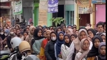 Viral Ratusan Orang Antre Ngelamar di Warung Seblak, Pemilik Usaha Malah Minta Maaf
