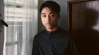 Anak Sultan Lagi Mudik, Outfit Betrand Peto saat Nongkrong di Kampung Setara 8 Kali UMR NTT