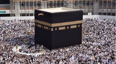Mekkah Panas Membara? Tenang, Trik Sederhana Ini Bikin Kepala Tetap Adem Saat Tawaf!