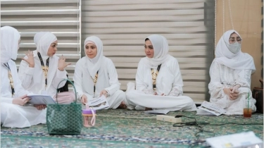 Adu Tas Branded Nagita Slavina vs Mama Amy saat Manasik Haji, Harganya Berbeda Jauh