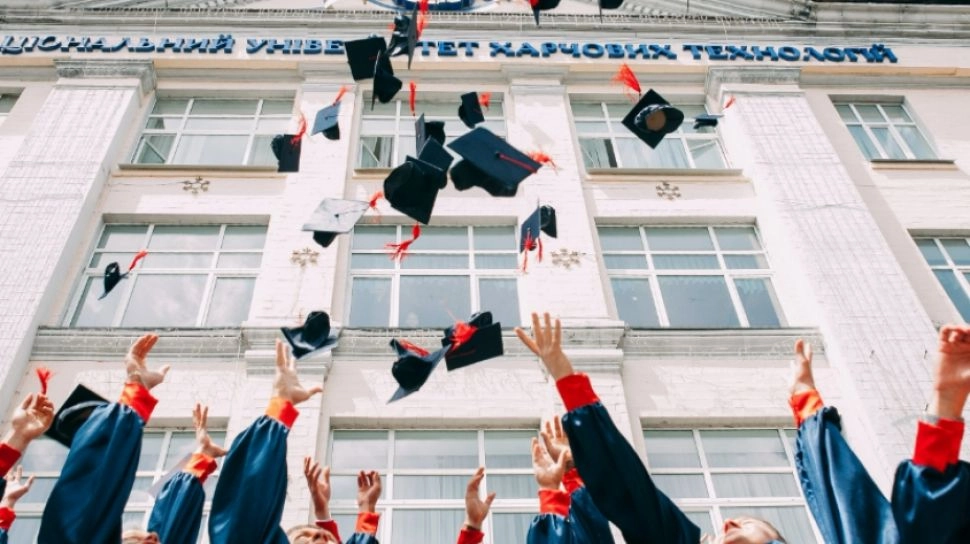 Dear Mahasiswa, Jangan Senang Dulu UKT Ditunda: Kemenangan Baru Satu Tahap