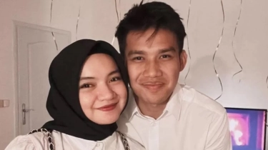 Ngampus Ditemani Istri, Witan Sulaeman Tampil Kece Pakai Sepatu Branded dan Mahal