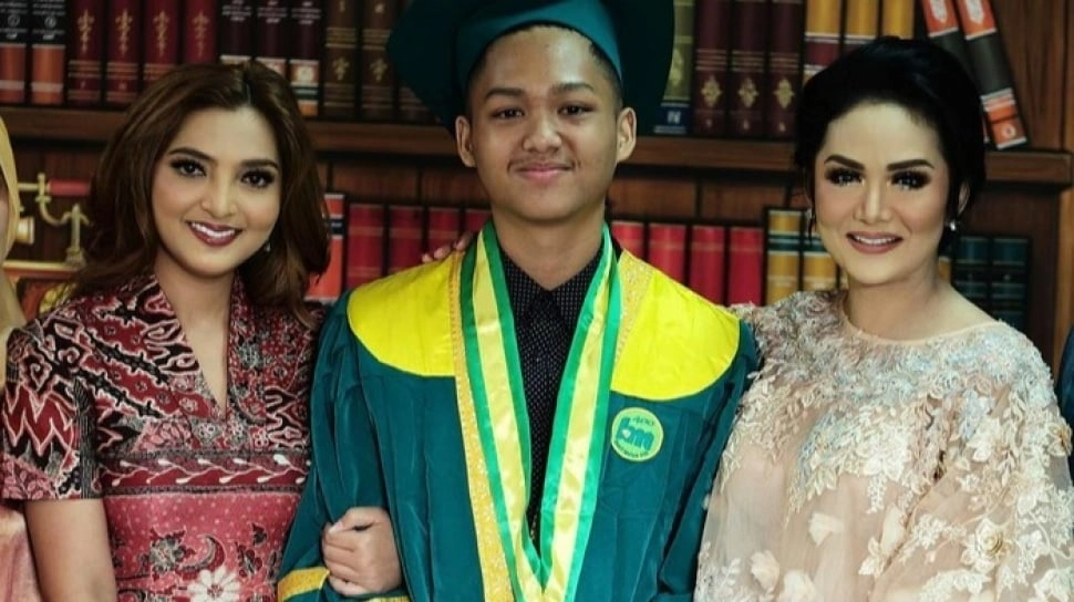 Adu Latar Pendidikan Kris Dayanti dan Ashanty, Lebih Mentereng Ibu Sambung Azriel