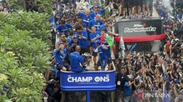 Bandung Membiru! Puluhan Ribu Bobotoh Konvoi Sambut Persib Juara BRI Liga 1
