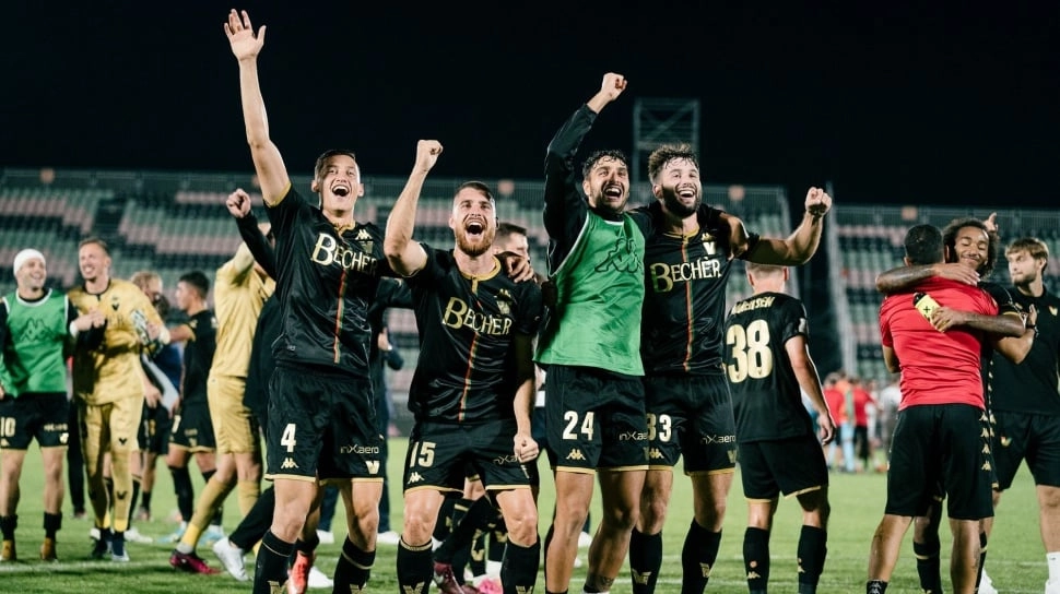Jay Idzes Cetak Sejarah! Bawa Venezia Promosi ke Serie A!