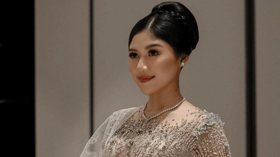 Kaesang Pangarep Disebut Akan Maju di Pilgub Jakarta, Intip 6 OOTD Erina Gudono Bak Ibu Pejabat