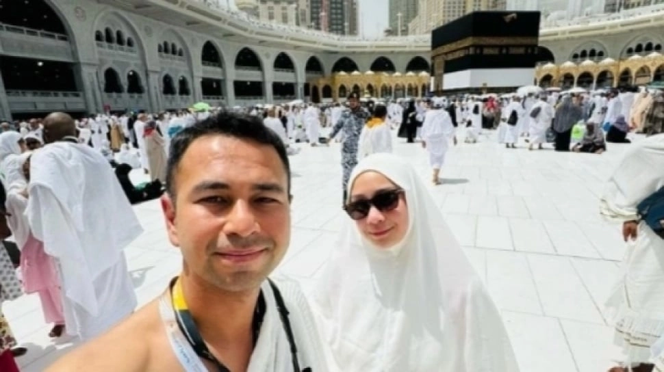 Raffi Ahmad Dicibir Gegara Pakai Sepatu Saat Pakai Baju Ihram, Bagaimana Seharusnya?