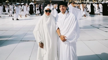 Aurel Hermansyah Bersyukur Bisa Salat Ied Diimami Syekh Sudais, Siapa Sosok Itu?