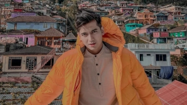 Karier Lancar Usai Cerai, Teuku Ryan Pakai Sandal Harga Jutaan saat Salat Ied bareng Anak Ria Ricis