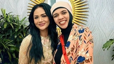 Adu Gaya Geni Faruk vs Kris Dayanti Ketika Momong Cucu: Ada yang Outfitnya Jadi Omongan