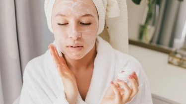 Jangan Asal Oles! Ini 4 Kesalahan Pakai Pelembap yang Bikin Iritasi Makin Parah