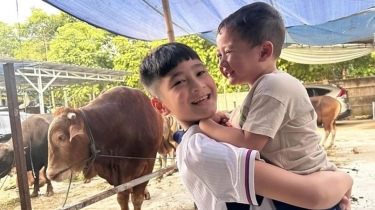 Nangis Kejer Saat Berkurban Sapi, Outfit Merakyat Rayyanza Anak Raffi Ahmad Bikin Salah Fokus