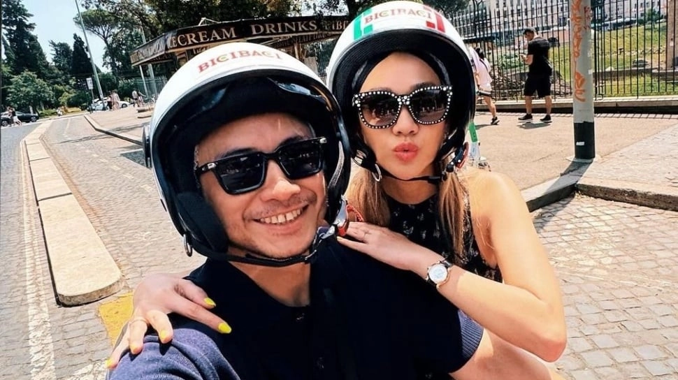 BCL dan Suami Kompak Pakai Tas Louis Vuitton saat Bulan Madu, Punya Siapa yang Lebih Mahal?