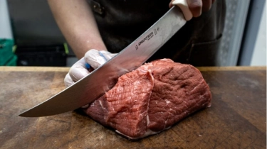 Rayakan Idul Adha 1445 Hijriah, BKI Bagikan Daging Kurban ke Masyarakat Sekitar