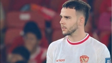 Bernyali Besar! Calvin Verdonk Acungkan Jari Tengah usai Dilempar Botol Suporter Lawan