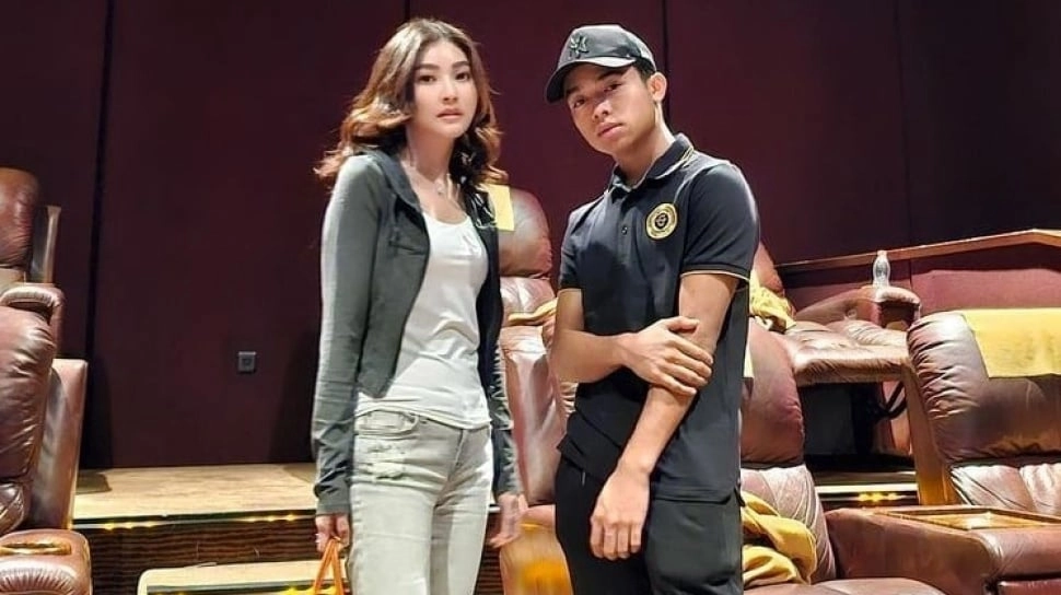 Momen Betrand Peto Harus Minta Izin Dulu saat bareng Sarwendah: Boleh Pegang Tangan Bunda?