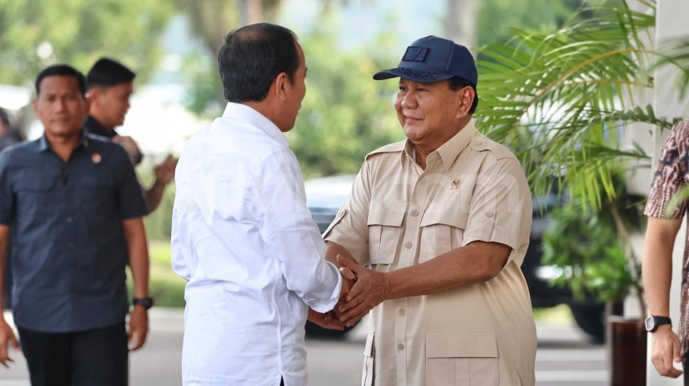 Sampai Disusul ke Bandara Halim, Momen Prabowo Beri Selamat Ultah ke Jokowi: Tertawa Lepas saat Jabat Tangan