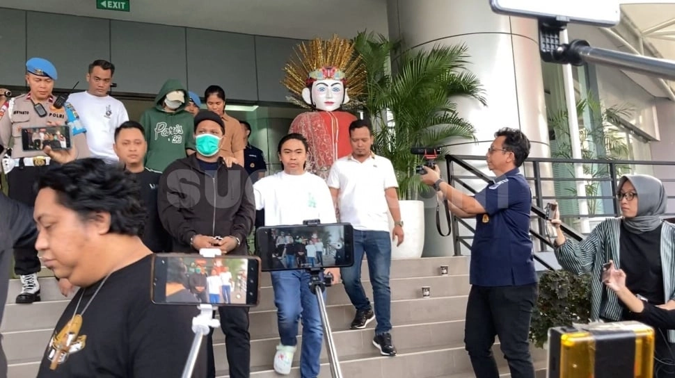 Virgoun Ditangkap Bersama Seorang Wanita, Inara Rusli Disinggung Lagi