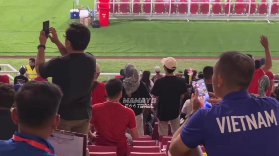 Viral ''Mata-mata'' Timnas Vietnam Melongok Lihat Lemparan Maut Fabio Azka Penerus Pratama Arhan