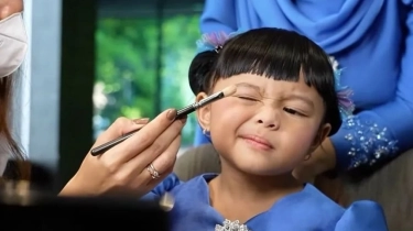 Ameena Si Fashionista Cilik! Tenteng Tas Mewah Belasan Juta di Acara Lamaran Sang Paman