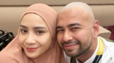 Pulang dari Tanah Suci, Gaya Nagita Slavina Berkerudung Jadi Perbincangan