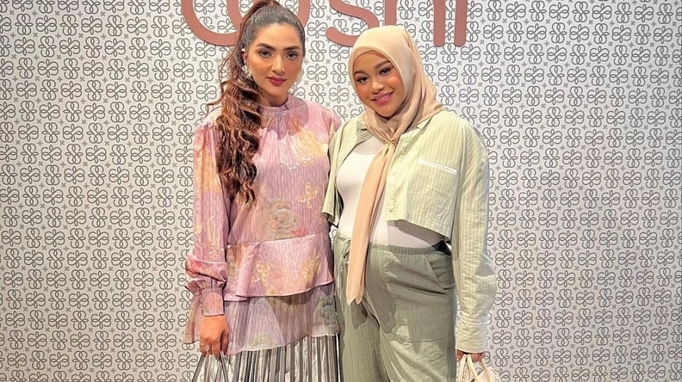 Momong Azura di Rumah Aurel Hermansyah, Gaya Ashanty Dikomentari Netizen: Cantik Kayak Gitu