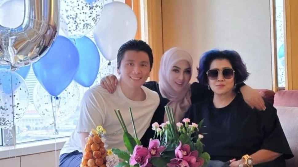 Syahrini Sering Pamer Kue Manis yang Bikin Gemas: Waspada 5 Ancaman Kesehatannya Buat Ibu Hamil
