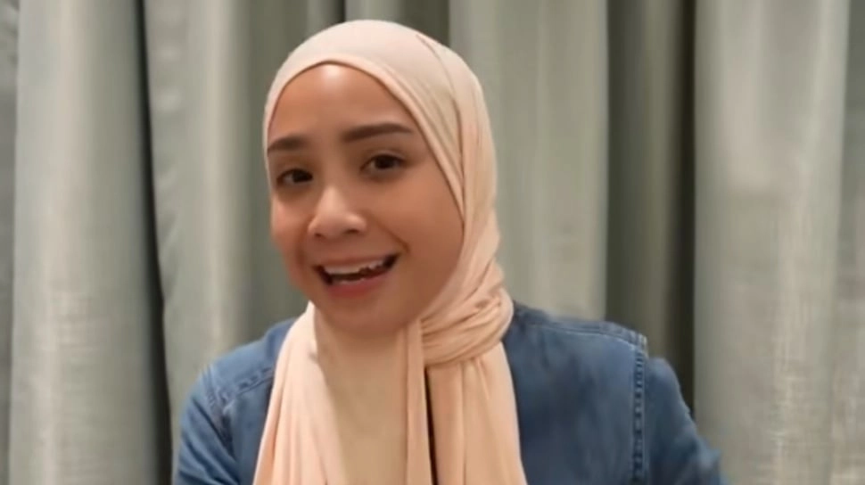 Disapa Bu Haji, Nagita Slavina Kedapatan Pakai Baju Unik Ternyata Harganya Segini
