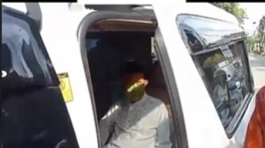 Ketua RT Pasren di Kasus Vina Cirebon Akhirnya Muncul, Mobil Mewahnya Curi Perhatian Publik