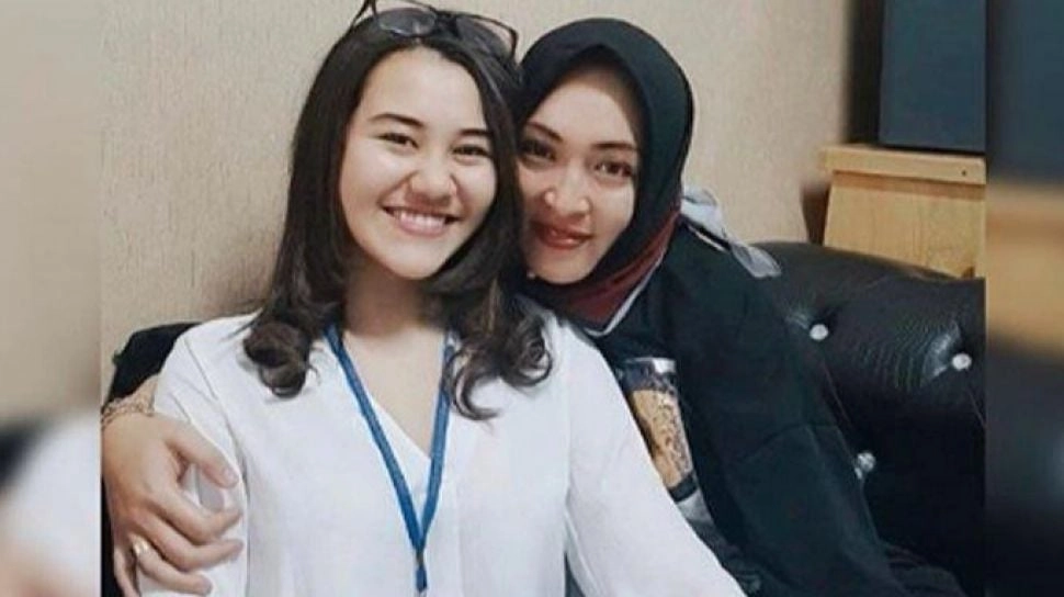 Liburan Bareng, Angelina Sondakh Kenang Gendong Aaliyah Massaid Pakai High Heels di Belanda
