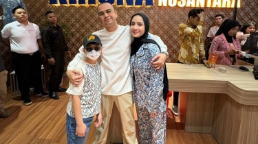 Berhijab Sepulang Haji, Nagita Slavina Pakai Sepatu Bermerek Bukan Dior atau Gucci